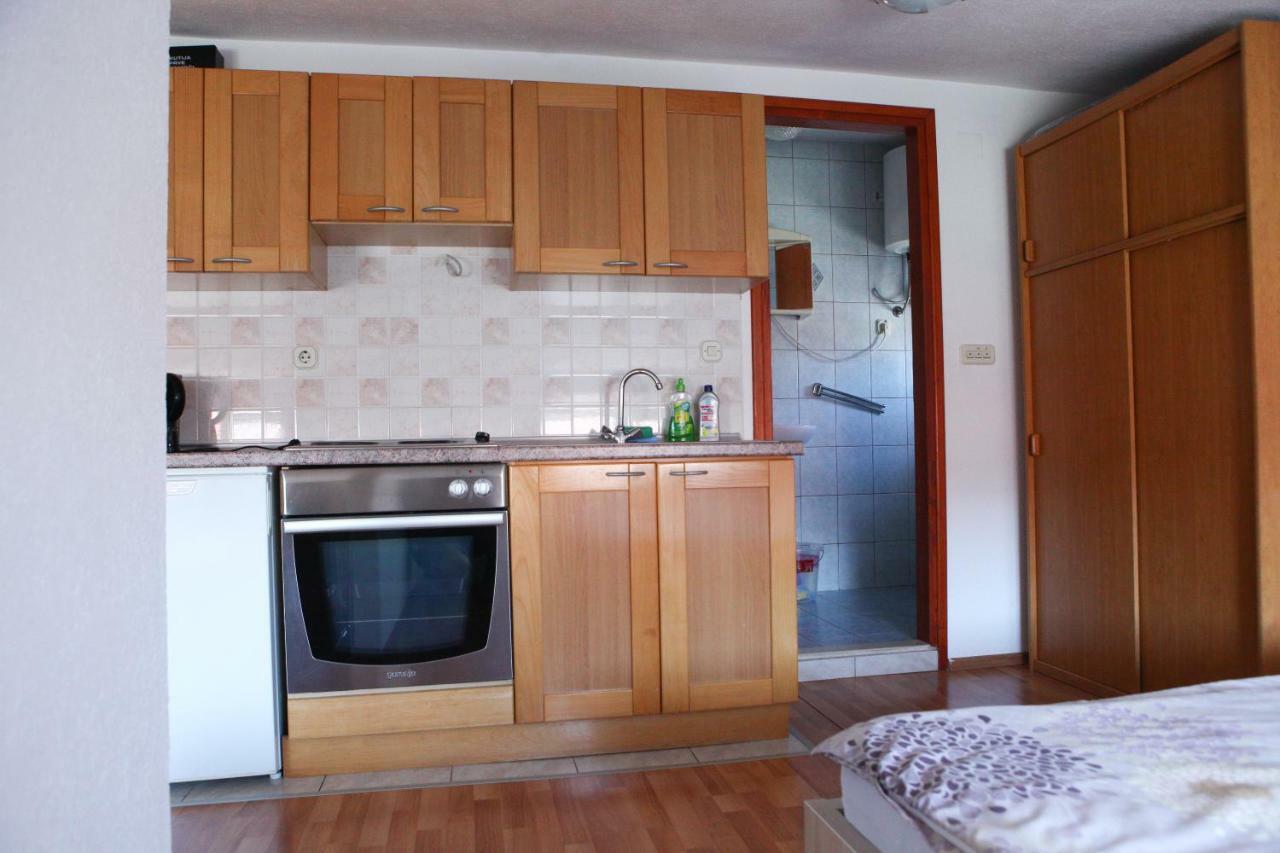 Apartmani Petricevic Vodice Exteriör bild
